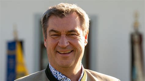 Markus Söder singt bei „Inas Nacht“ und sagt „Kubicki  .